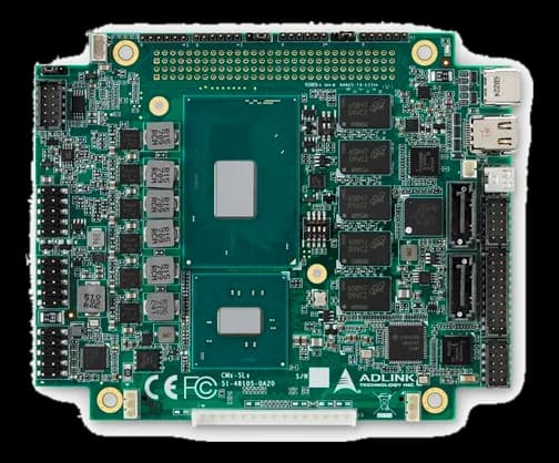 Scheda ADLINK CMX-SLX vista dall'alto con due chip centrali, componenti SMD e connettori multipli sui bordi