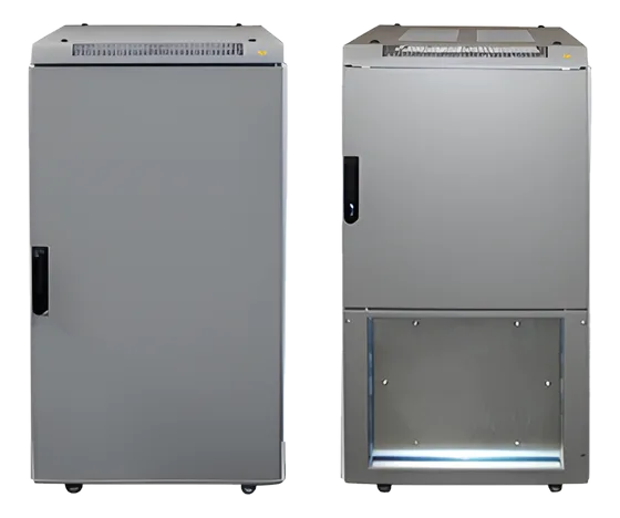 VERAK® EMC — Versione configurata – Porta anteriore in metallo, posteriore ridotta e pannello connettori 10U