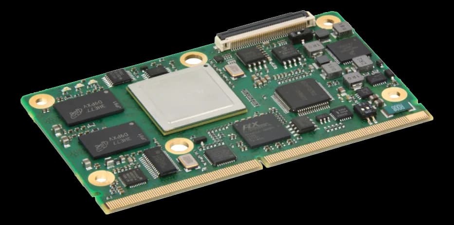 Scheda verde ADLINK LEC-IMX6 vista dall'alto con processore centrale in package metallico, due chip di memoria neri, connettore piatto in alto e contatti dorati sul bordo inferiore