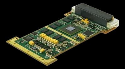 Scheda Abaco Systems GRA111 con dissipatore nero, componenti elettronici e connettore laterale