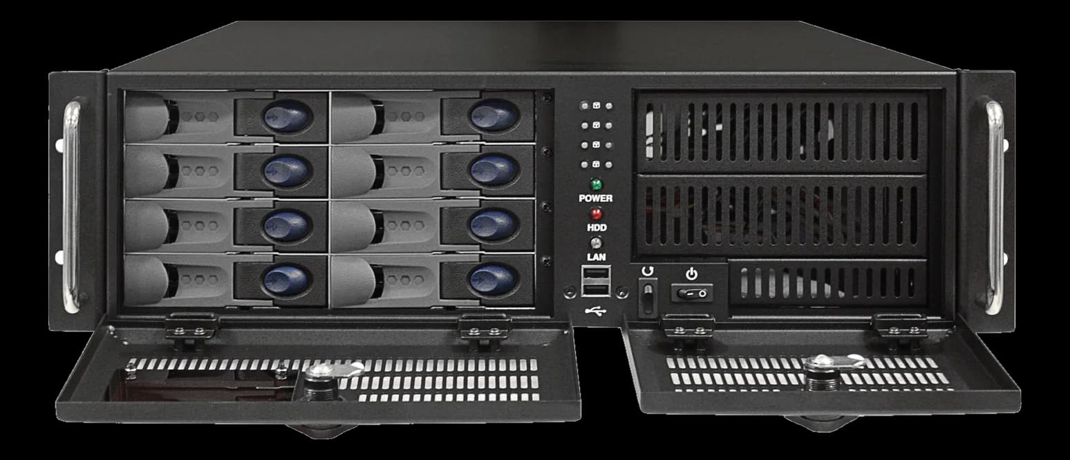Server rack 4U GOMA ELETTRONICA GO-A32-SRV, fronte con 8 vani hot-swap per hard disk e cassetti frontali apribili