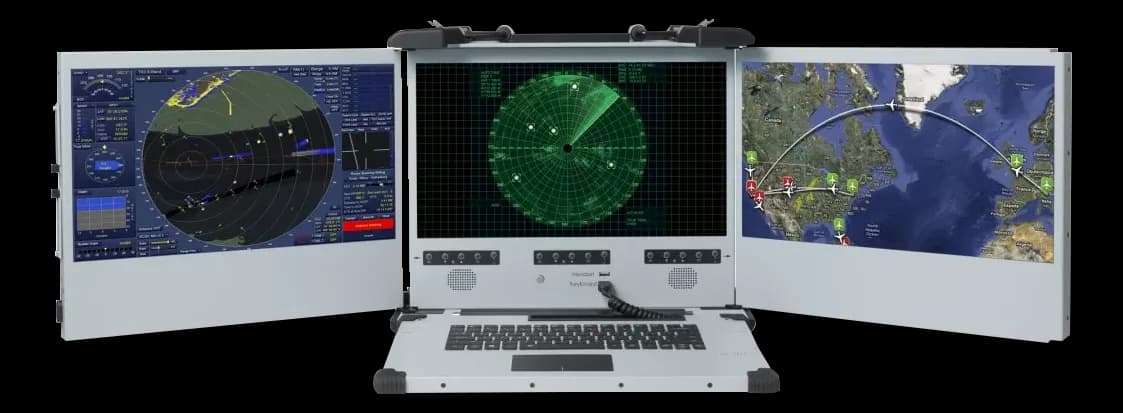 Postazione portatile Acme Portable MilPAC III con schermo centrale e due pannelli laterali ripiegabili, tastiera integrata