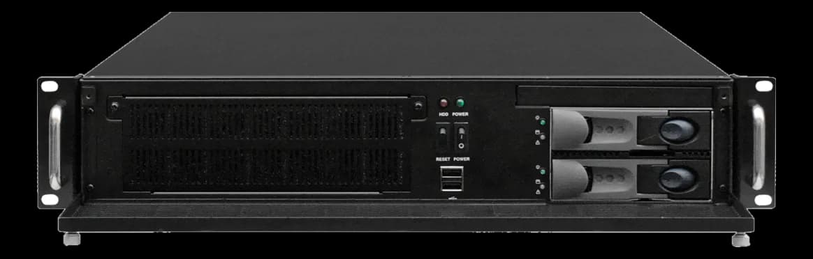 Vista frontale dello chassis rack GO-215V-SRV con due cassetti hot-swap per dischi, griglia di ventilazione e pannello con pulsanti power e reset