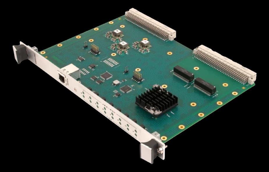 Scheda VME Abaco Systems RM984RC con dissipatore, connettore di rete e connettori a pettine sui bordi