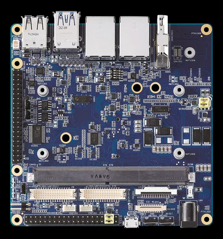 Scheda ADLINK I-Pi SMARC Plus con porte USB, connettori RJ45, HDMI, slot per modulo SMARC e connettore CSI 4Lane