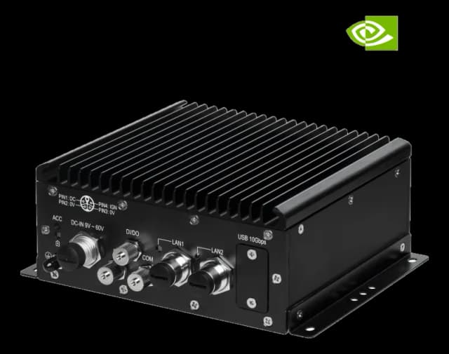 Computer edge AI fanless a parete con EN 50155 e E-Mark
