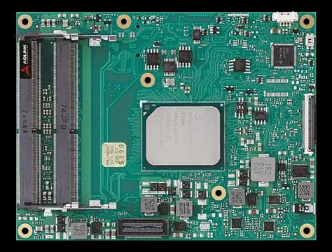 Modulo COM-HPC ADLINK Express-DN7 con CPU, slot RAM, connettori e componenti SMD su scheda verde