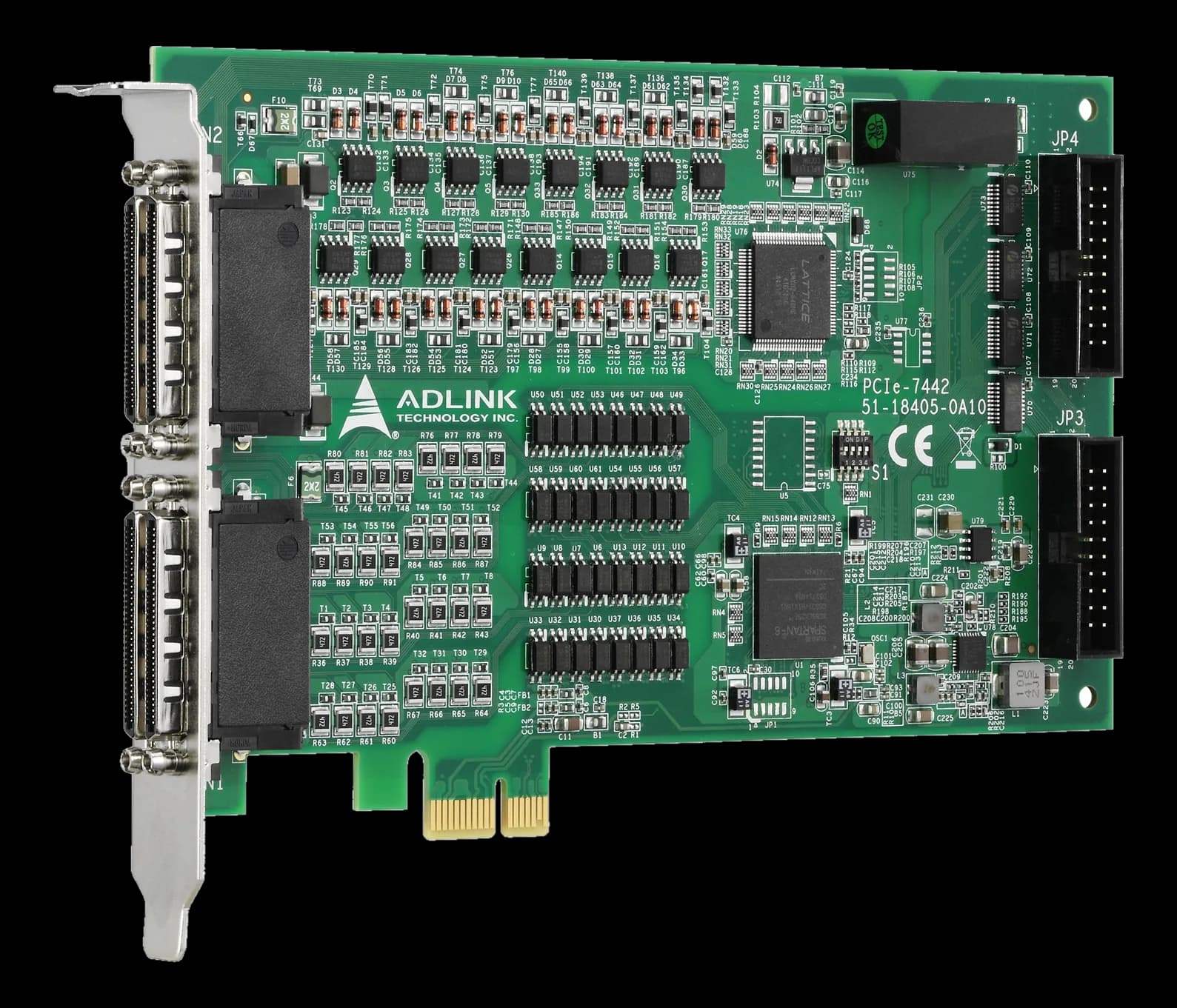 Scheda ADLINK PCIe-7442 con connettore PCIe, due porte HD68 e due connettori a pettine JP3 JP4