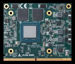 Scheda ADLINK EGX-MXM-A500 vista dall'alto con chip centrale, dissipatori e connettore a pettine dorato sul bordo inferiore