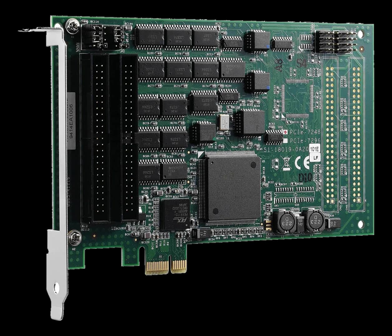 Scheda PCIe ADLINK PCIe-7248 con doppio connettore a pettine, chip logici e connettore di espansione dorato