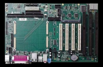 Scheda ADLINK ETX-Proto con slot PCI, connettori posteriori e componenti a circuito stampato verde