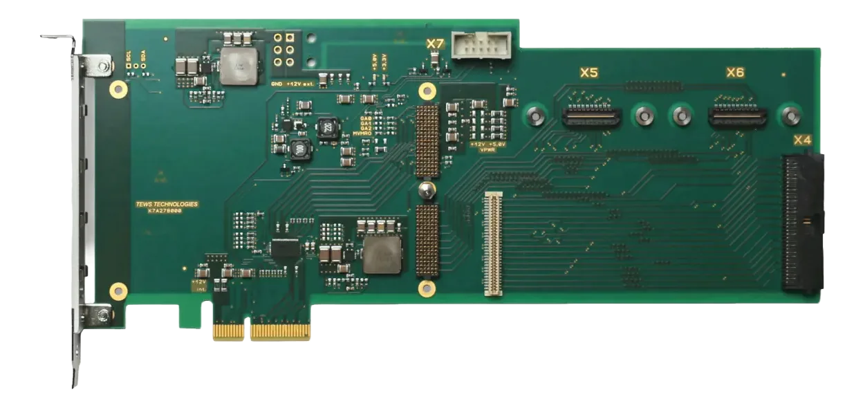 Scheda TEWS TPCE278 con connettore PCIe edge, connettori X4, X5, X6, X7 e componenti a circuito stampato