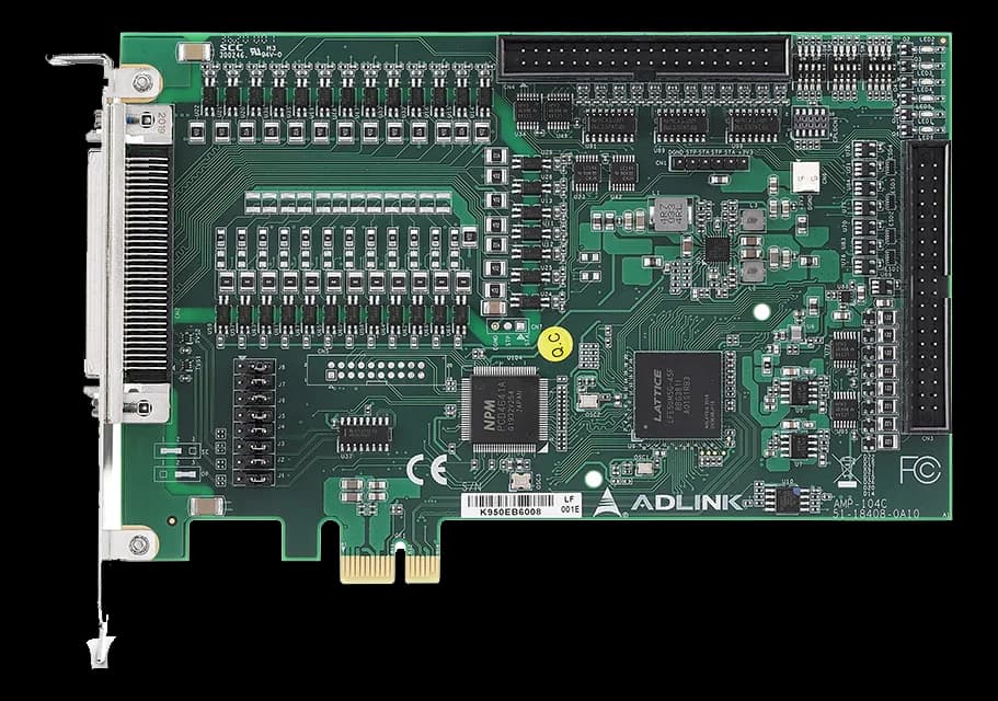 Scheda ADLINK AMP-104C con connettore PCIe, connettore SCSI e chip Lattice e NPM