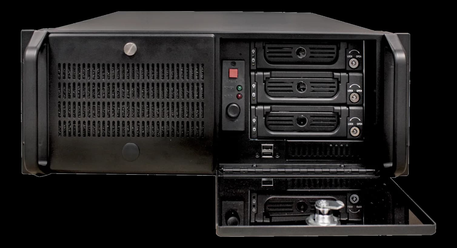 Chassis rack industriale nero con quattro alloggiamenti hard disk estraibili con chiave, pulsanti reset e power, e vano inferiore apribile con ulteriore baia disco