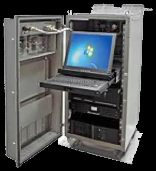 Armadio rugged integrato da 23 unità rack apparati a vista