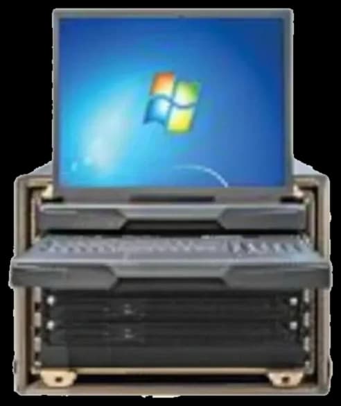Sistema rugged trasportabile da 7 unità rack, coperchi aperti