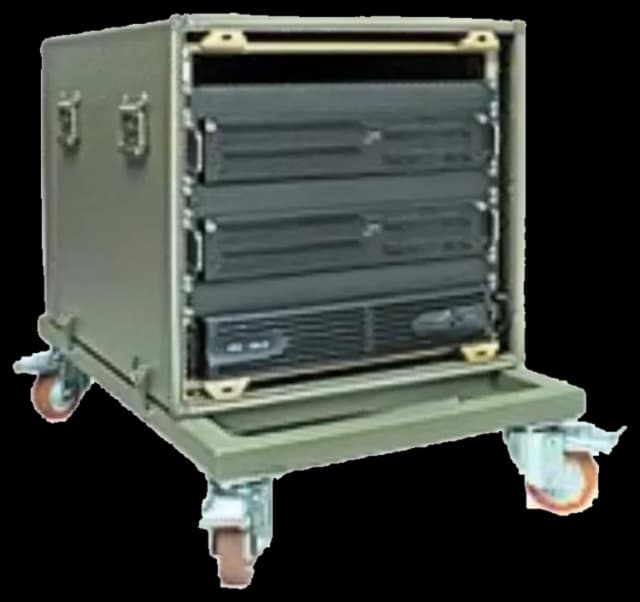 Sistema rugged trasportabile da 10 unità rack in contenitore SHERPAC